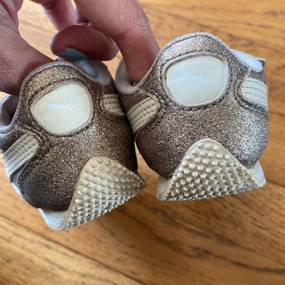 Puma Toddler Gold Glitter Velcro Sneakers Size 6 - Picture 6 of 9